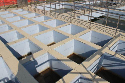 混凝池:加入凈水劑,使其與水充分反應(yīng)