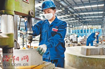 洛陽利爾耐火材料公司:研發(fā)新型材料 拓寬市場空間_新聞中心_洛陽網(wǎng)